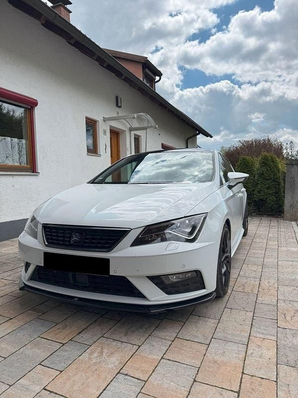 Second-hand Seat Leon FR 179 CP (131 kW) 2018 Alb Berlinǎ