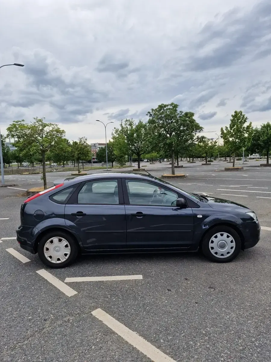 Usata Ford Focus 101 CV (74 kW) 2006 Blu Utilitaria