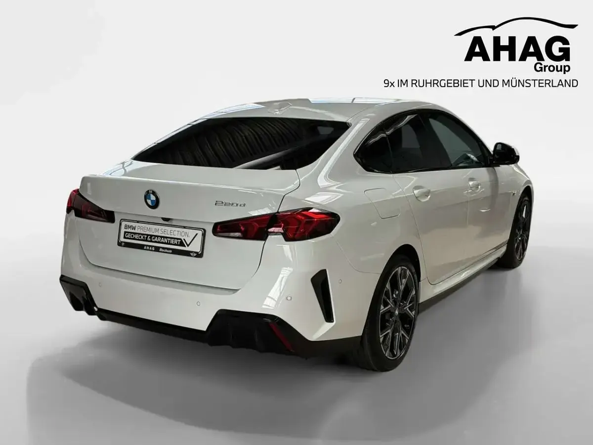 Gebraucht BMW 220 Performance 163 PS (119 kW) 2025 Weiß Coupé