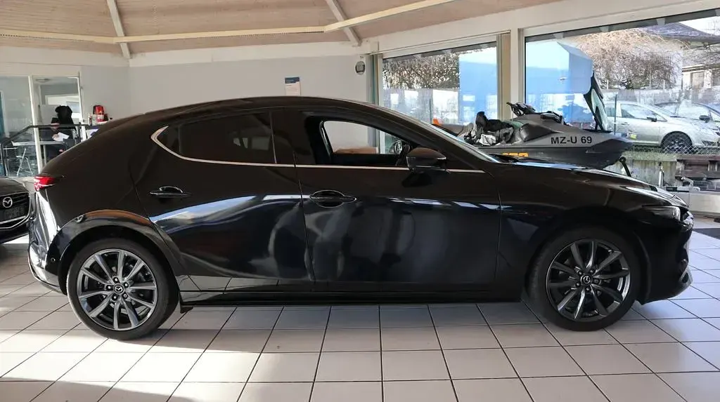 Gebraucht Mazda 3 122 PS (89 kW) 2020 Jet black Limousine