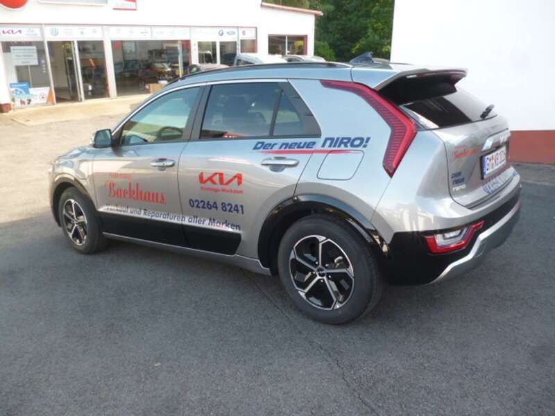 Grau Gebraucht 2022 Kia Niro Comfort SUV | 35.230 € - Bild 1/4