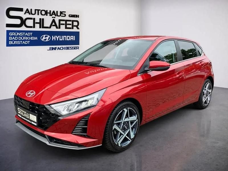 Dragon red / met Gebraucht 2024 Hyundai i20 Prime Limousine | 19.980 € (Fairer Preis) - Bild 1/1