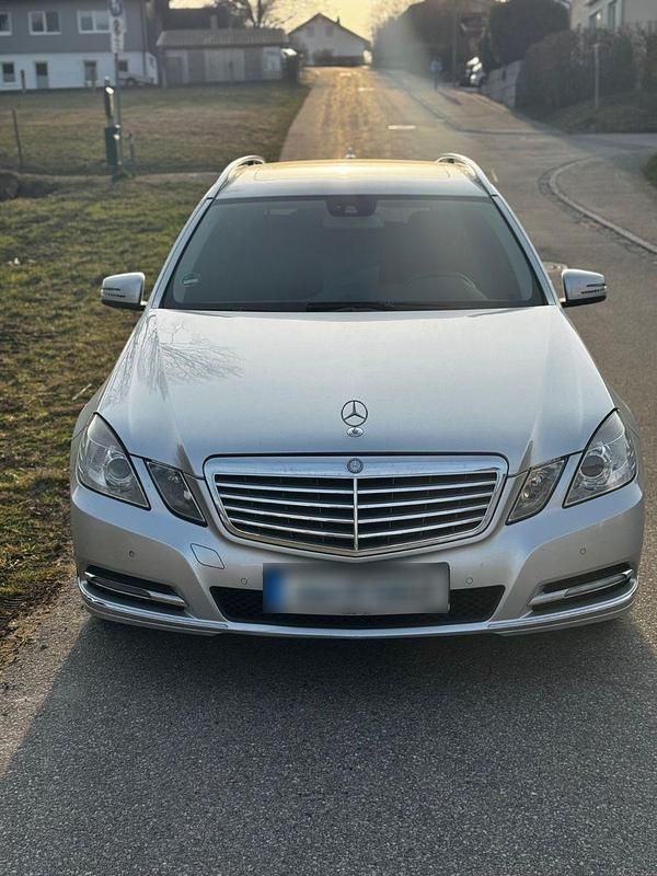 Gebraucht Mercedes E220 Elegance 170 PS (125 kW) 2012 Silber Kombi
