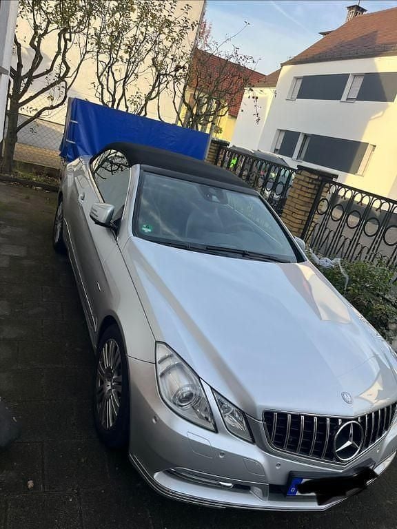 Silber Gebraucht 2012 Mercedes E200 Elegance Cabrio | 16.400 € (Fairer Preis) - Bild 1/4