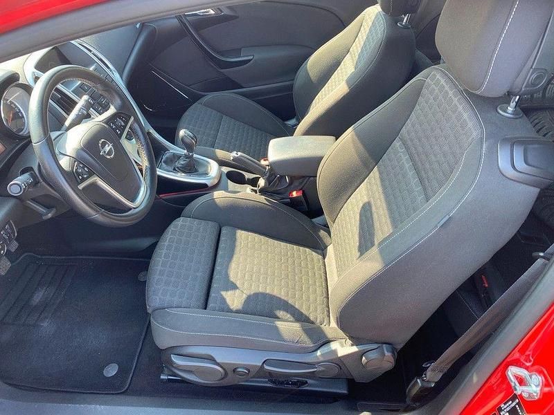 Gebraucht Opel Astra GTC 140 PS (102 kW) 2015 Rot Coupé