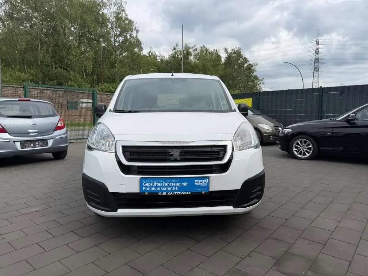 Gebraucht Peugeot Partner Active 110 PS (80 kW) 2016 Banquise/deckende lackierung Van / Kleinbus
