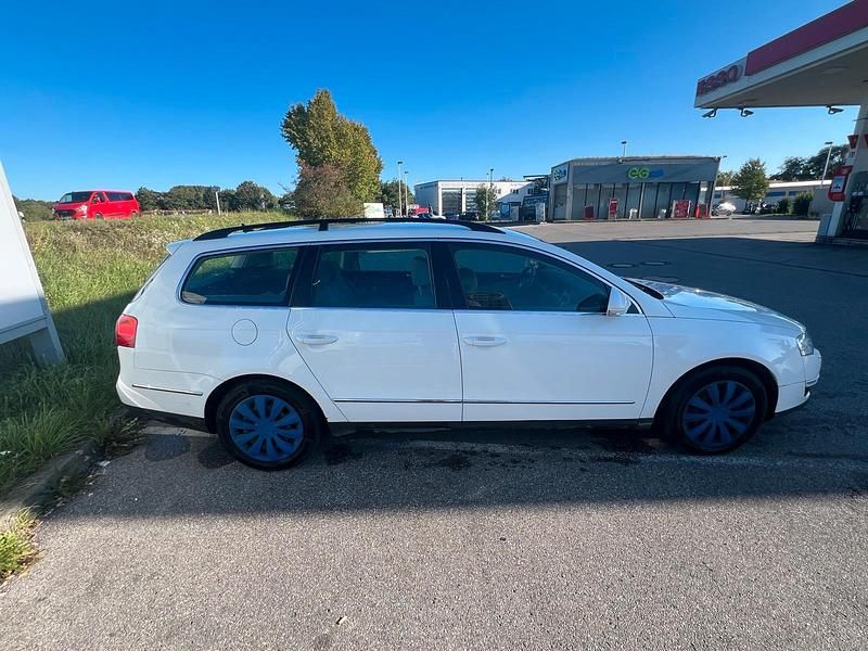 Weiß Gebraucht 2006 VW Passat Kombi | 3.500 € (Fairer Preis) - Bild 1/4