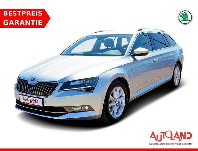 Silber Gebraucht 2017 Skoda Superb Style Kombi | 23.950 € (Teuer) - Bild 1/4