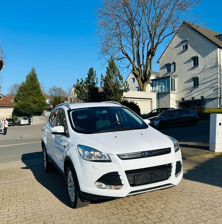 Gebraucht Ford Kuga Trend 150 PS (110 kW) 2015 Weiß SUV