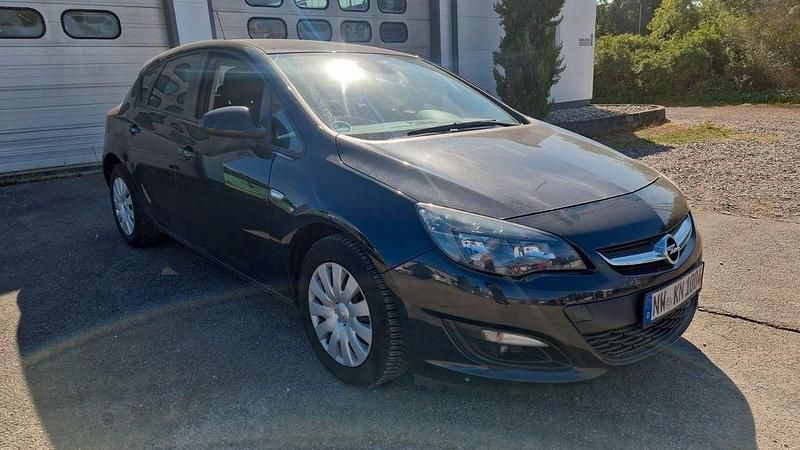 Schwarz Gebraucht 2014 Opel Astra Edition Limousine | 3.900 € (Guter Preis) - Bild 1/4