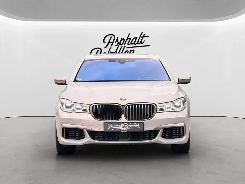 Gebraucht BMW M760 Performance 609 PS (447 kW) 2018 Beige Limousine