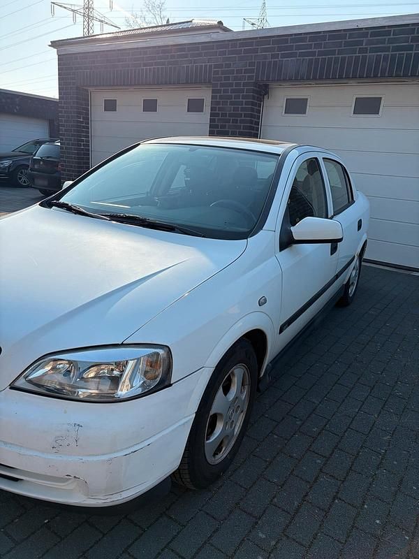Second-hand Opel Astra 116 CP (85 kW) 1999 Alb Berlinǎ
