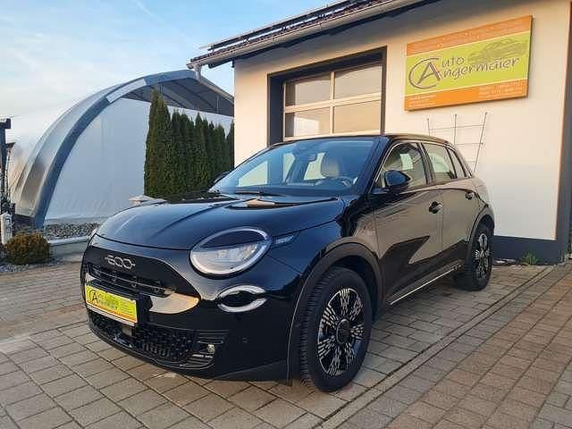 Gebraucht Fiat 600 Basis 101 PS (74 kW) 2024 Schwarz SUV