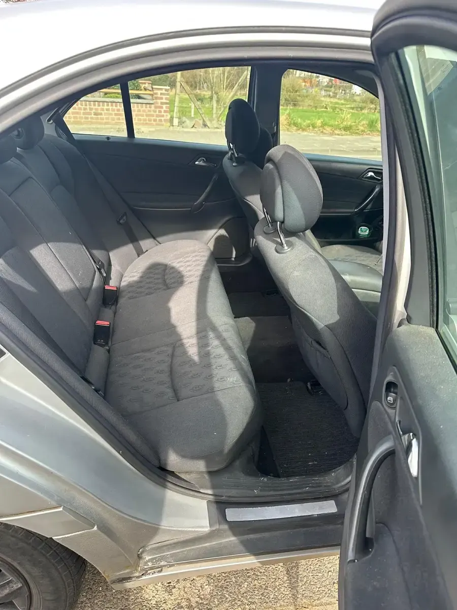 Gebraucht Mercedes C180 129 PS (94 kW) 2001 Silber Limousine