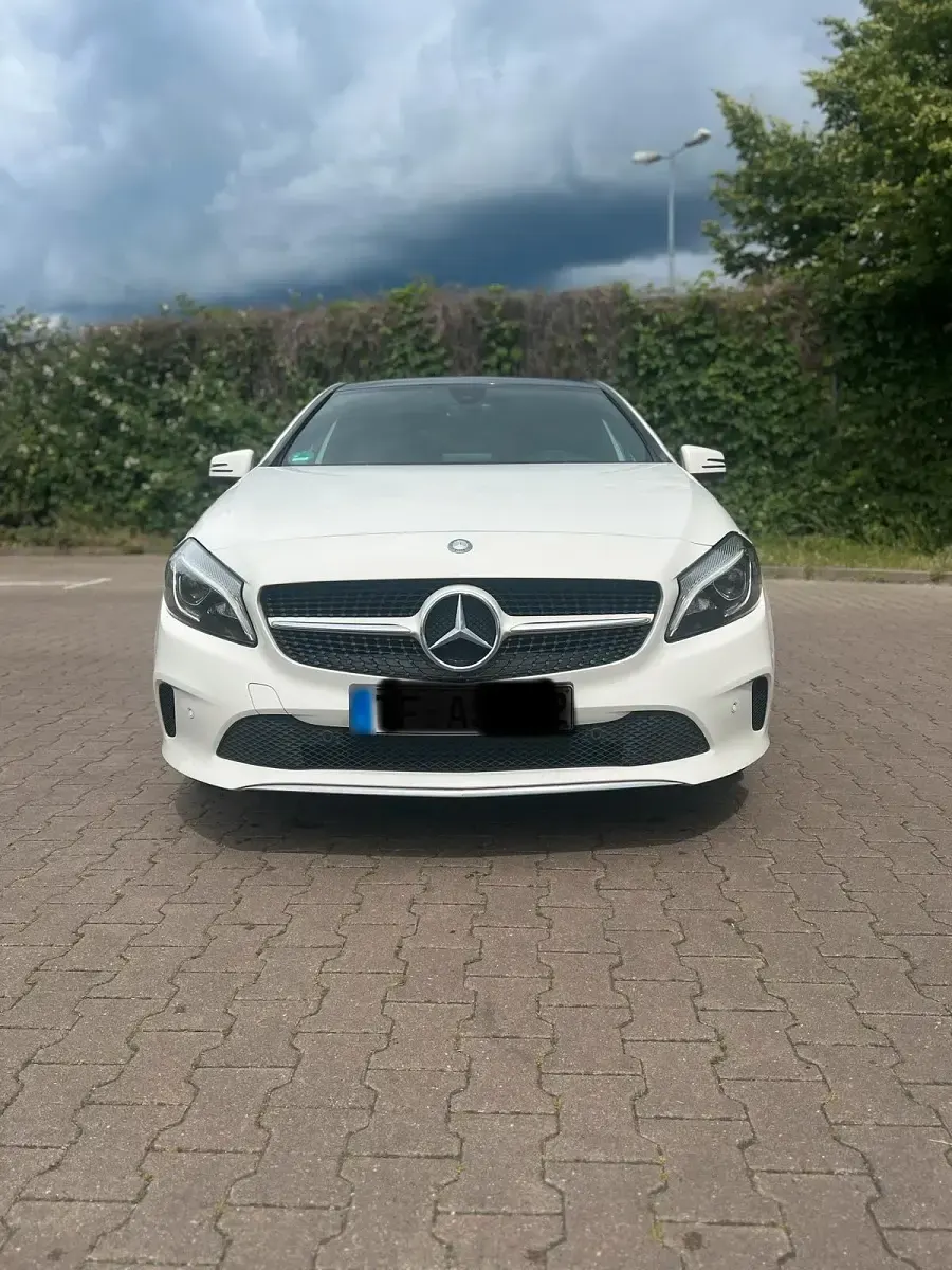 Gebraucht Mercedes A180 Style 109 PS (80 kW) 2017 Weiß Limousine