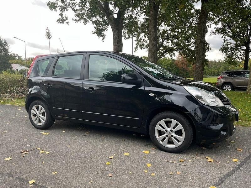 Schwarz Gebraucht 2011 Nissan Note Tekna Van / Kleinbus | 4.200 € (Etwas zu teuer) - Bild 1/4