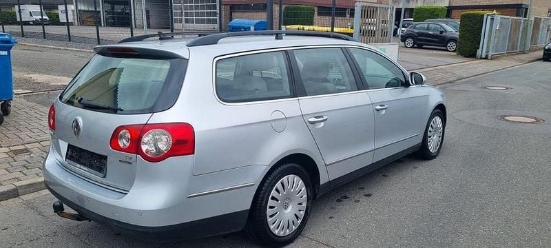 Silber Gebraucht 2010 VW Passat Kombi | 2.699 € (Guter Preis) - Bild 1/4