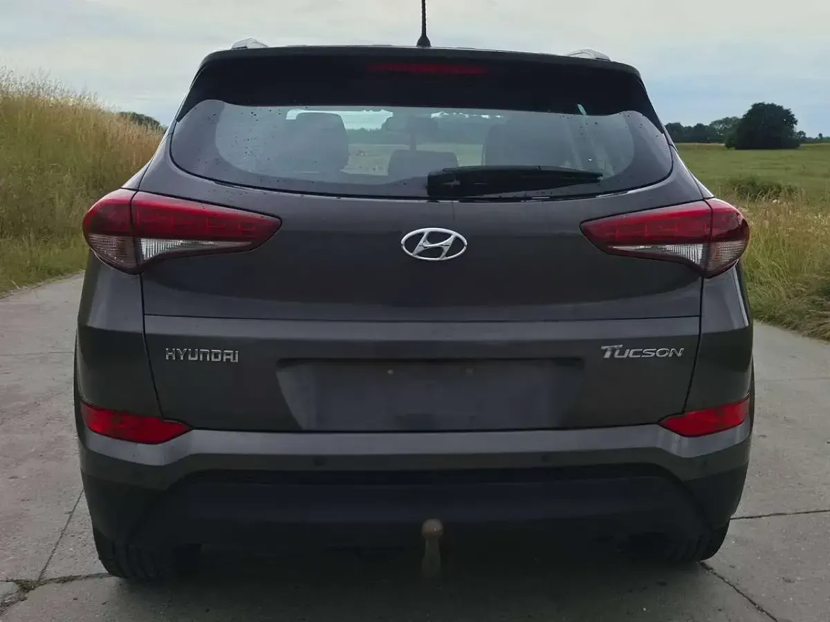 Gebraucht Hyundai Tucson 141 PS (103 kW) 2017 Grau SUV