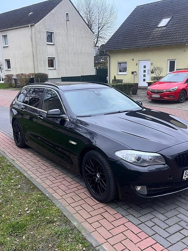 Gebraucht BMW 530 258 PS (189 kW) 2012 Schwarz Kombi