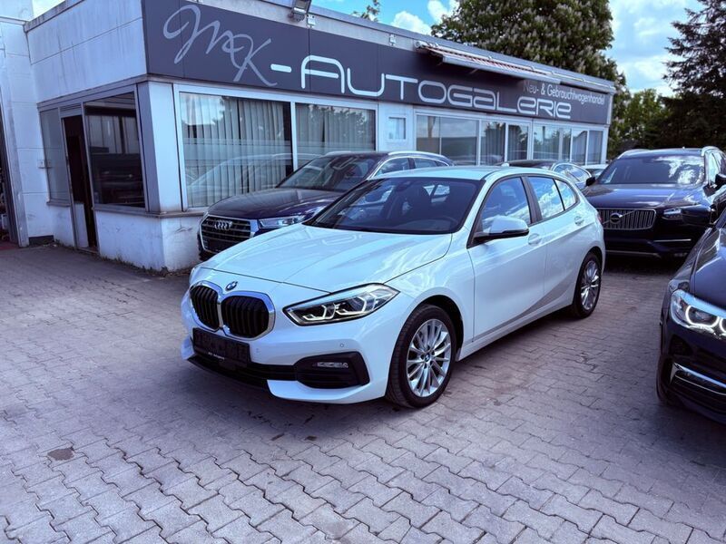 Weiß Gebraucht 2021 BMW 118 Advantage Kleinwagen | 16.990 € (Guter Preis) - Bild 1/4