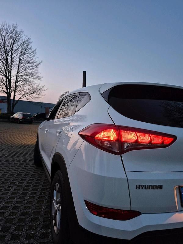 Gebraucht Hyundai Tucson 131 PS (96 kW) 2016 Weiß SUV