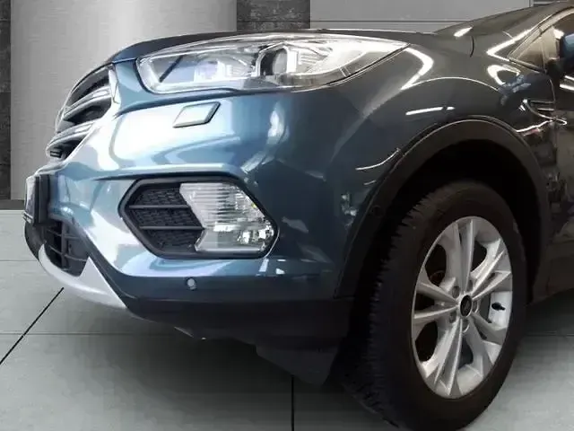 Gebraucht Ford Kuga Titanium 150 PS (110 kW) 2020 Blau SUV