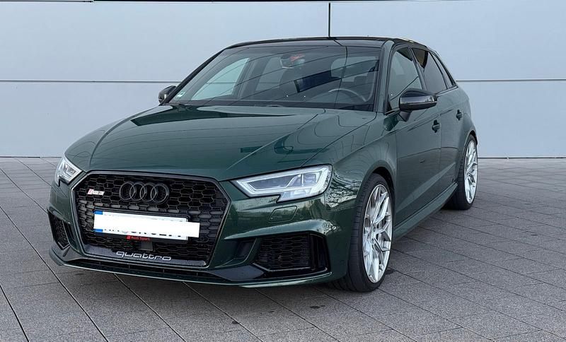 Grün Gebraucht 2018 Audi RS3 Sportback Comfort Kleinwagen | 45.580 € (Teuer) - Bild 1/4