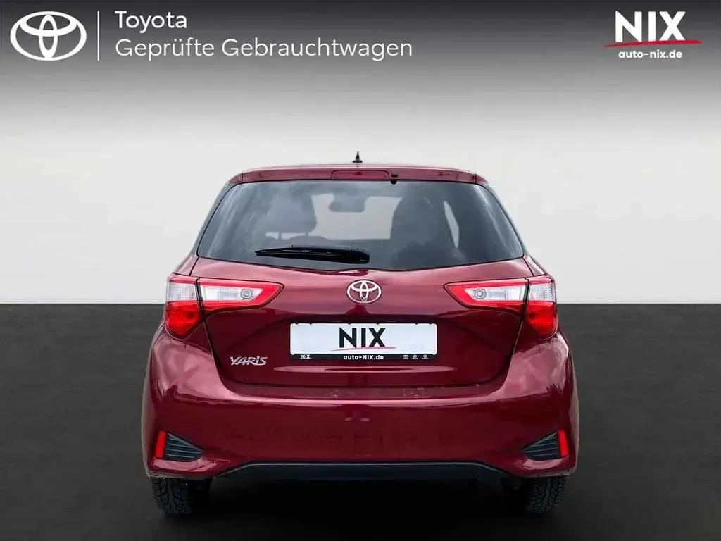 Gebraucht Toyota Yaris Basis 111 PS (81 kW) 2018 Tokiorot perleffekt Limousine