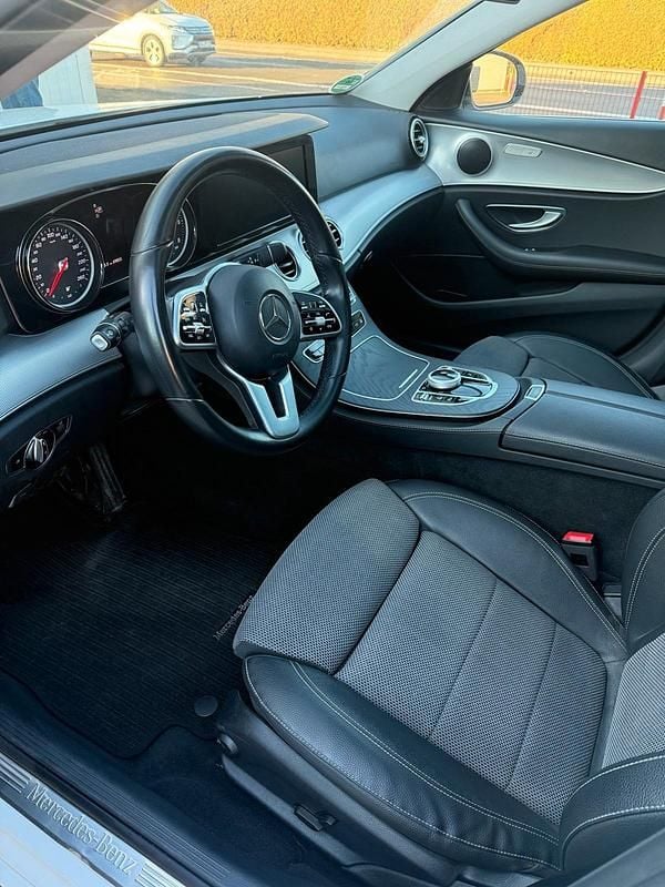 Gebraucht Mercedes E220 194 PS (142 kW) 2019 Weiß Kombi