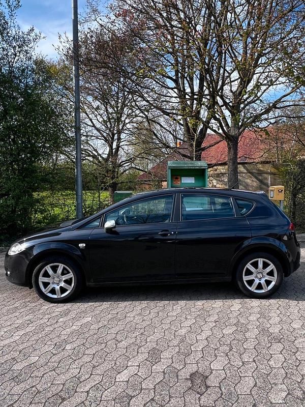 Second-hand Seat Leon Reference 140 CP (102 kW) 2005 Negru Hatchback