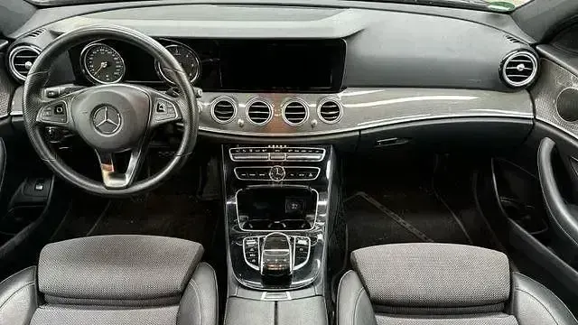 Gebraucht Mercedes E220 Avantgarde 194 PS (142 kW) 2017 Schwarz Limousine