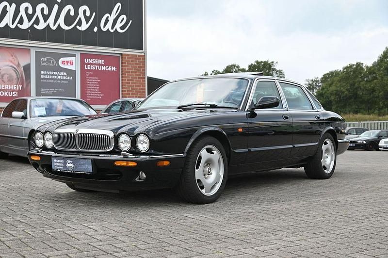 Schwarz Gebraucht 1998 Jaguar XJ8 Sovereign Limousine | 14.890 € - Bild 1/4