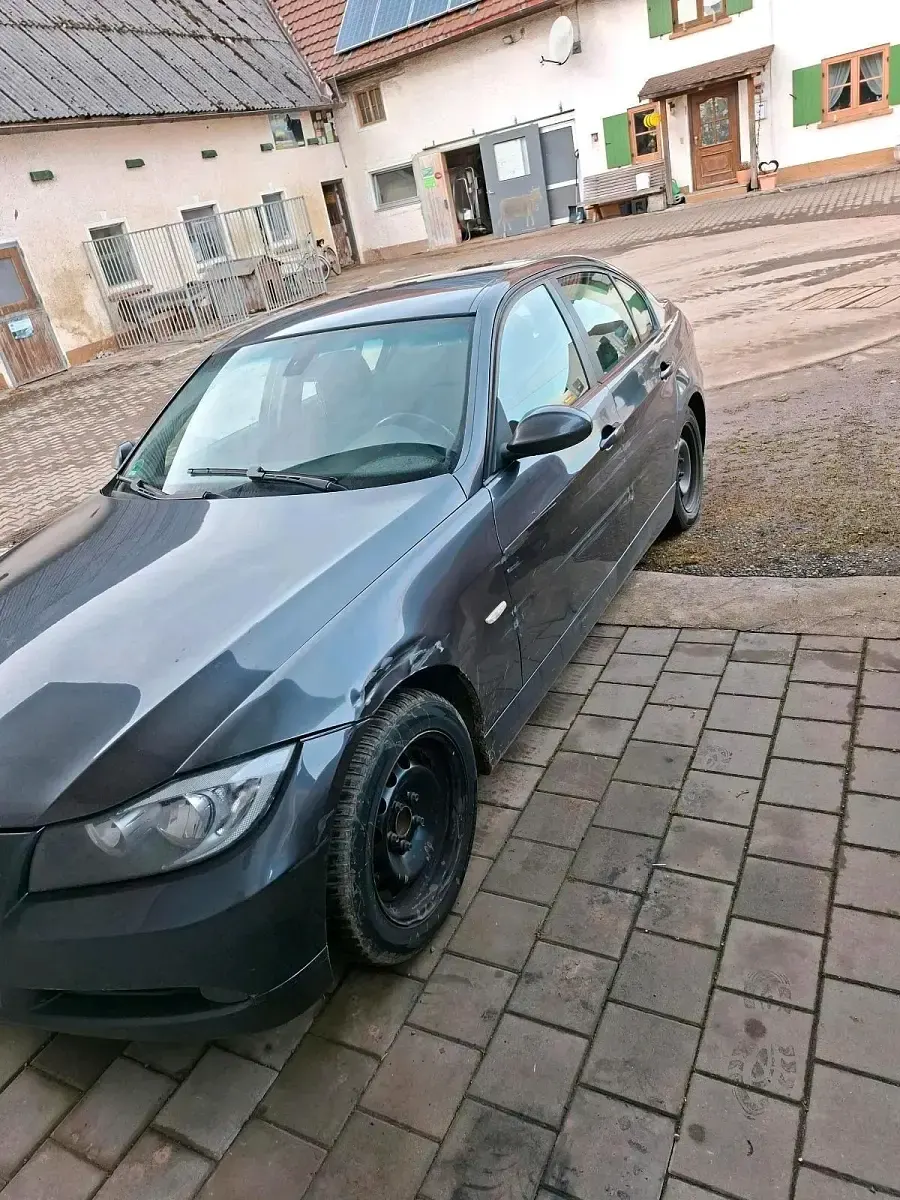Gebraucht BMW 318 120 PS (88 kW) 2006 Grau Limousine