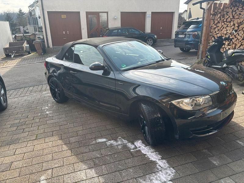 Gebraucht BMW 120 Cabriolet Sport Line 170 PS (125 kW) 2008 Schwarz Cabrio