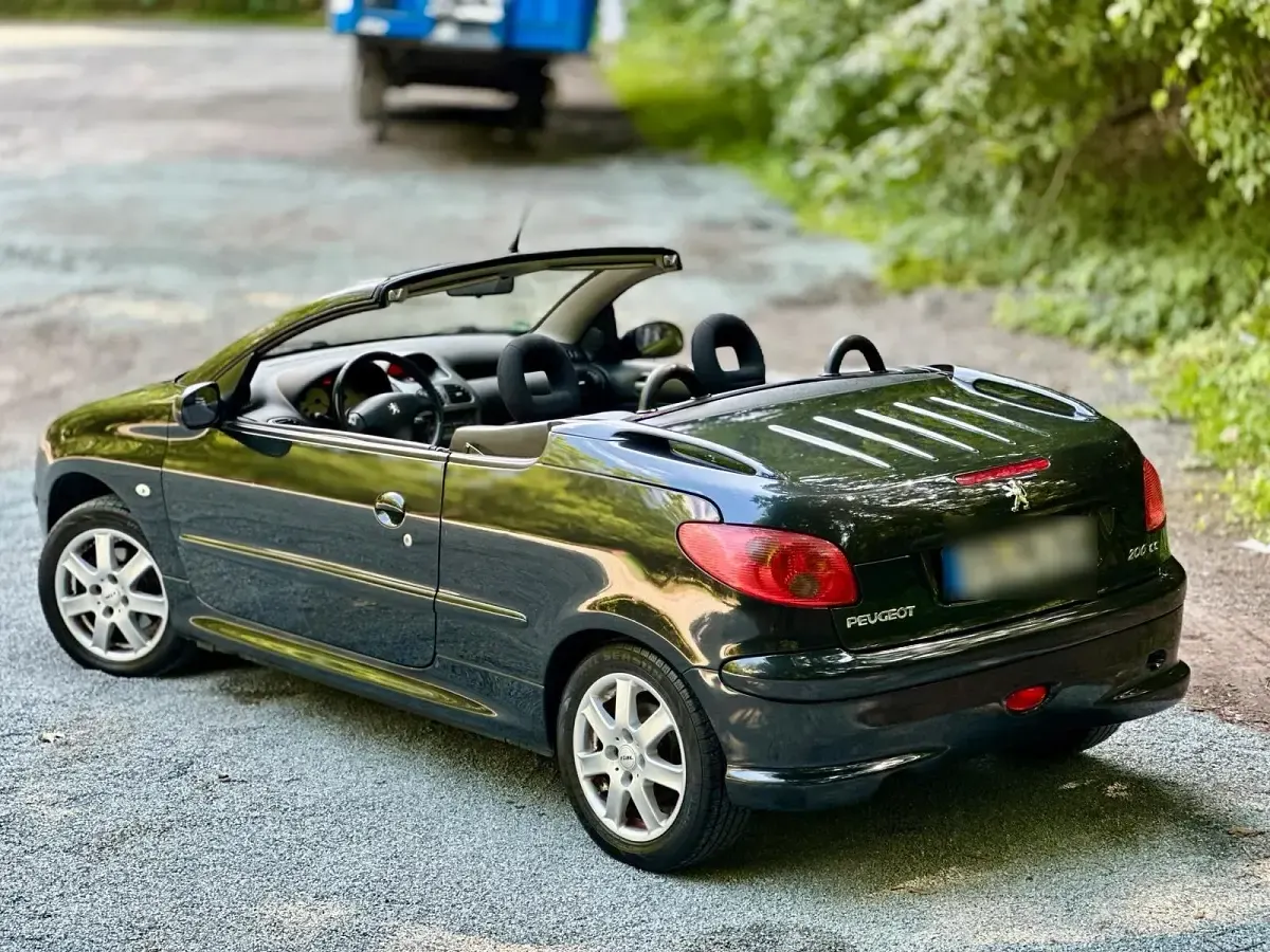 Gebraucht Peugeot 206 CC 110 PS (80 kW) 2006 Schwarz Cabrio