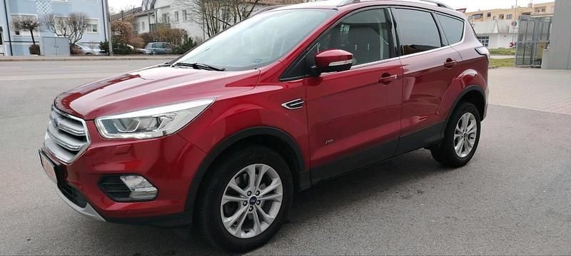 Używany Ford Kuga Titanium 182 KM (133 kW) 2018 Czerwony SUV