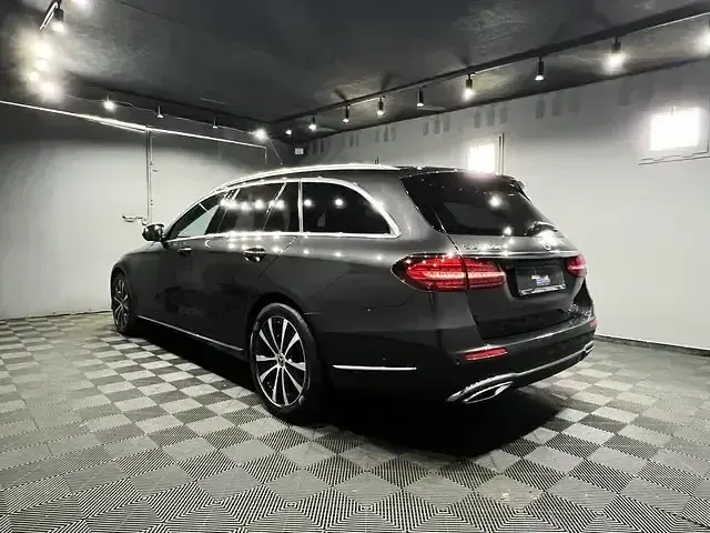 Gebraucht Mercedes E300 Exclusive 306 PS (225 kW) 2022 Grau Limousine