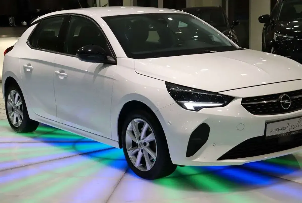 Używany Opel Corsa Elegance 131 KM (96 kW) 2023 Biały Hatchback