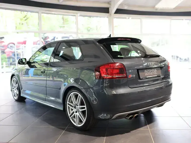 Gebraucht Audi S3 Sport 265 PS (194 kW) 2010 Meteorgrau perleffekt Kleinwagen