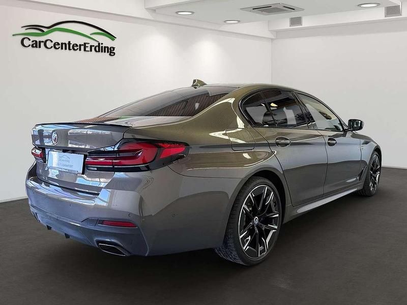 Gebraucht BMW 530 M Sport 286 PS (210 kW) 2022 Alvitgrau metallic Limousine