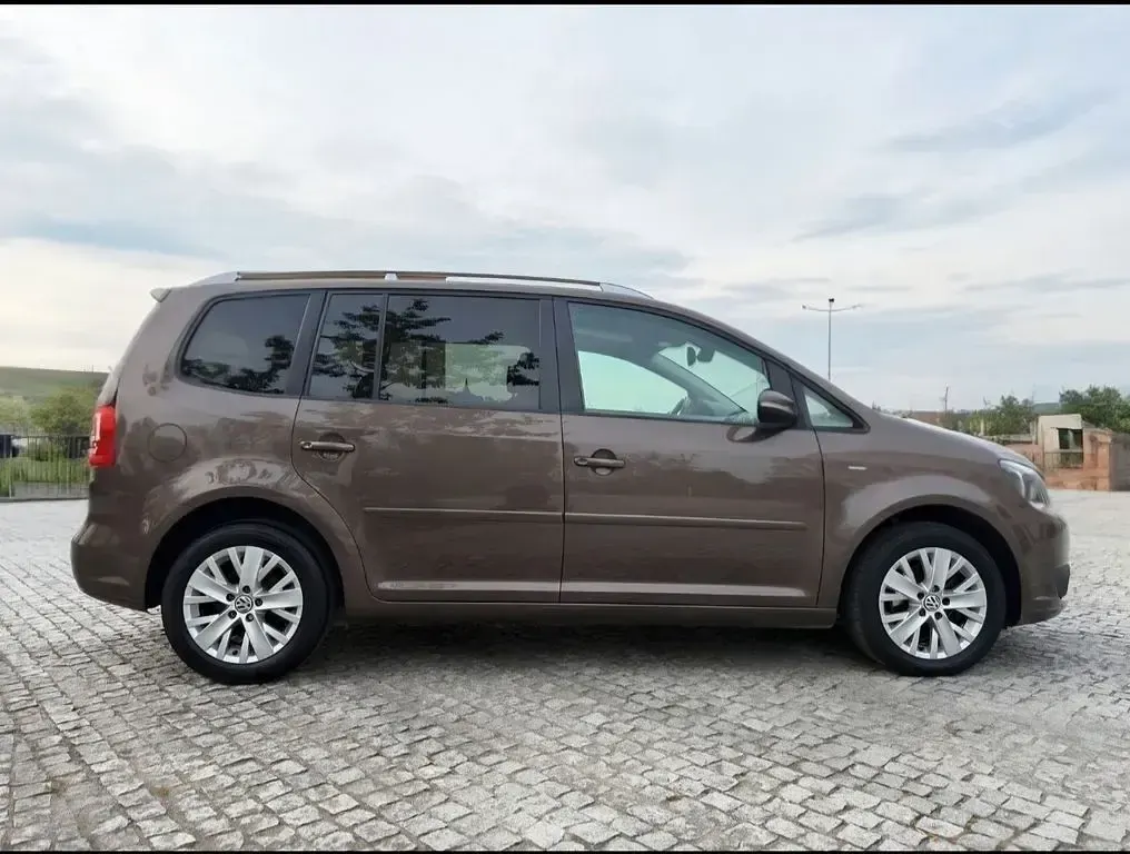 Gebraucht VW Touran Life 105 PS (77 kW) 2013 Braun Van / Kleinbus