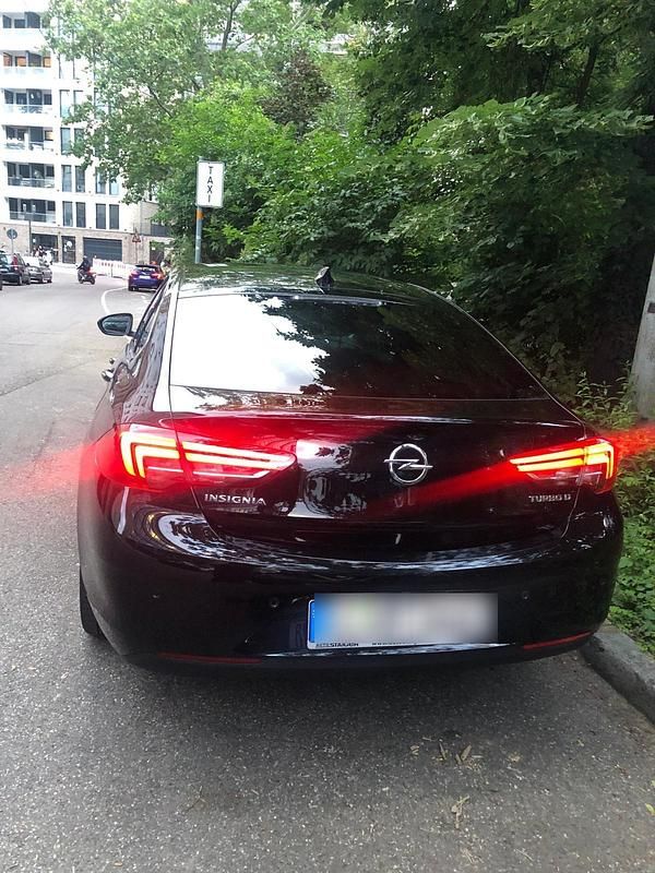 Gebraucht Opel Insignia Sport 170 PS (125 kW) 2017 Schwarz Limousine