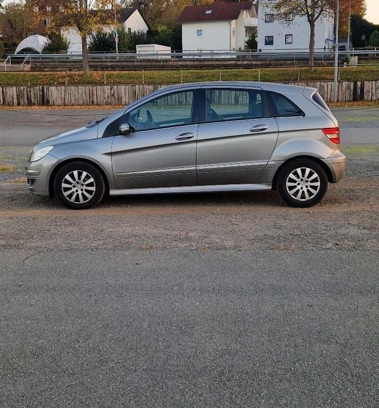 Silber Gebraucht 2025 Mercedes B170 Van / Kleinbus | 4.500 € - Bild 1/4