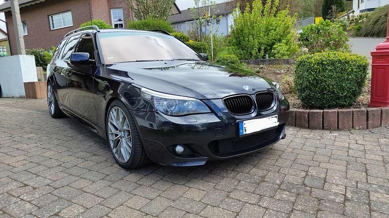 Blau Gebraucht 2007 BMW 530 Performance Kombi | 7.500 € (Teuer) - Bild 1/4