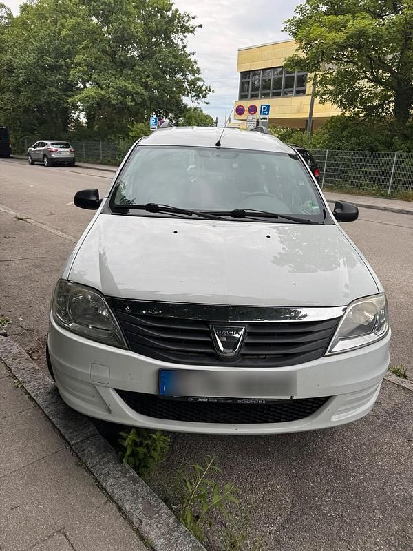 Weiß Gebraucht 2012 Dacia Logan Limousine | 2.300 € - Bild 1/4