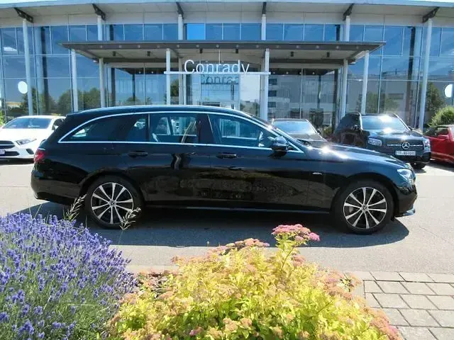 Gebraucht Mercedes E300 Avantgarde 320 PS (235 kW) 2022 Schwarz Limousine