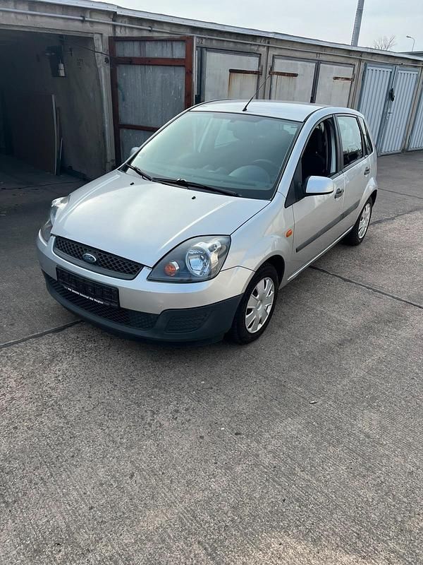 Gebraucht Ford Fiesta 80 PS (58 kW) 2007 Silber Kleinwagen