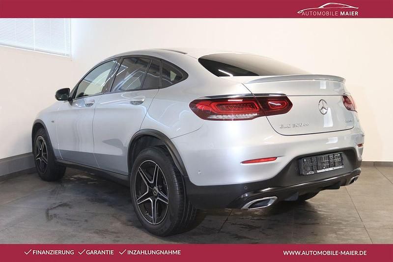 Gebraucht Mercedes GLC300e AMG line 306 PS (225 kW) 2021 Hightechsilber Coupé