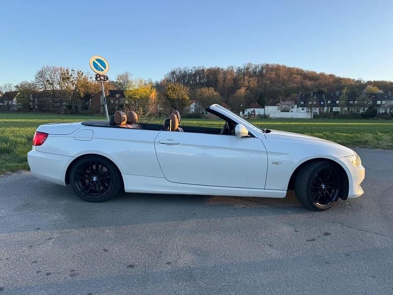 Gebraucht BMW 330 Cabriolet 245 PS (180 kW) 2012 Weiß Cabrio
