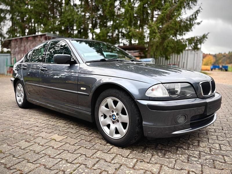 Grau Gebraucht 2000 BMW 320 Limousine | 3.299 € (Fairer Preis) - Bild 1/4